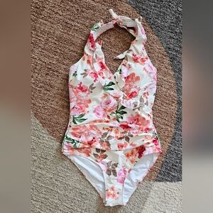 Cupshe Floral Swimsuit - Soft Bloom Halterneck One-Piece Tummy Control